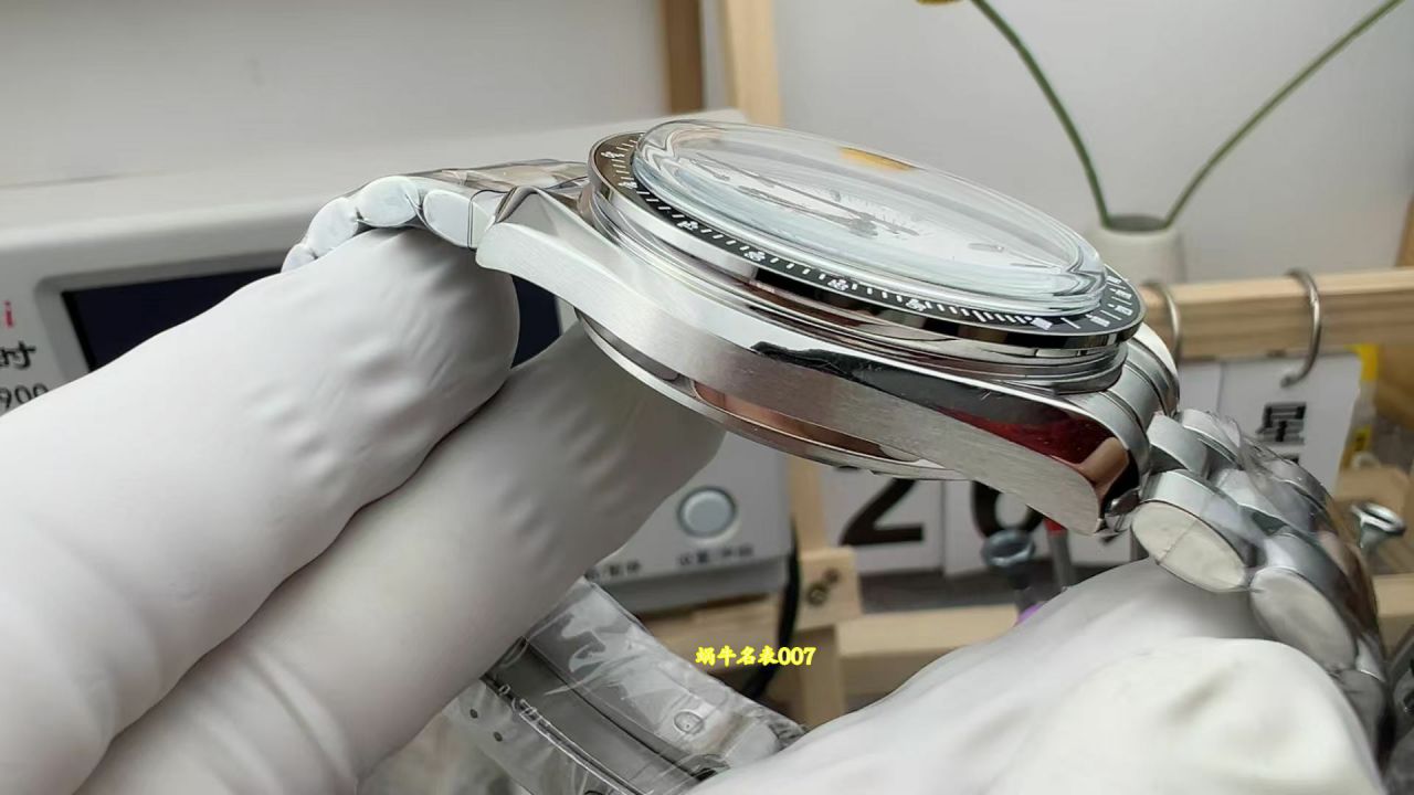 OM欧米茄超霸系列复刻310.30.42.50.04.001腕表 / VS838