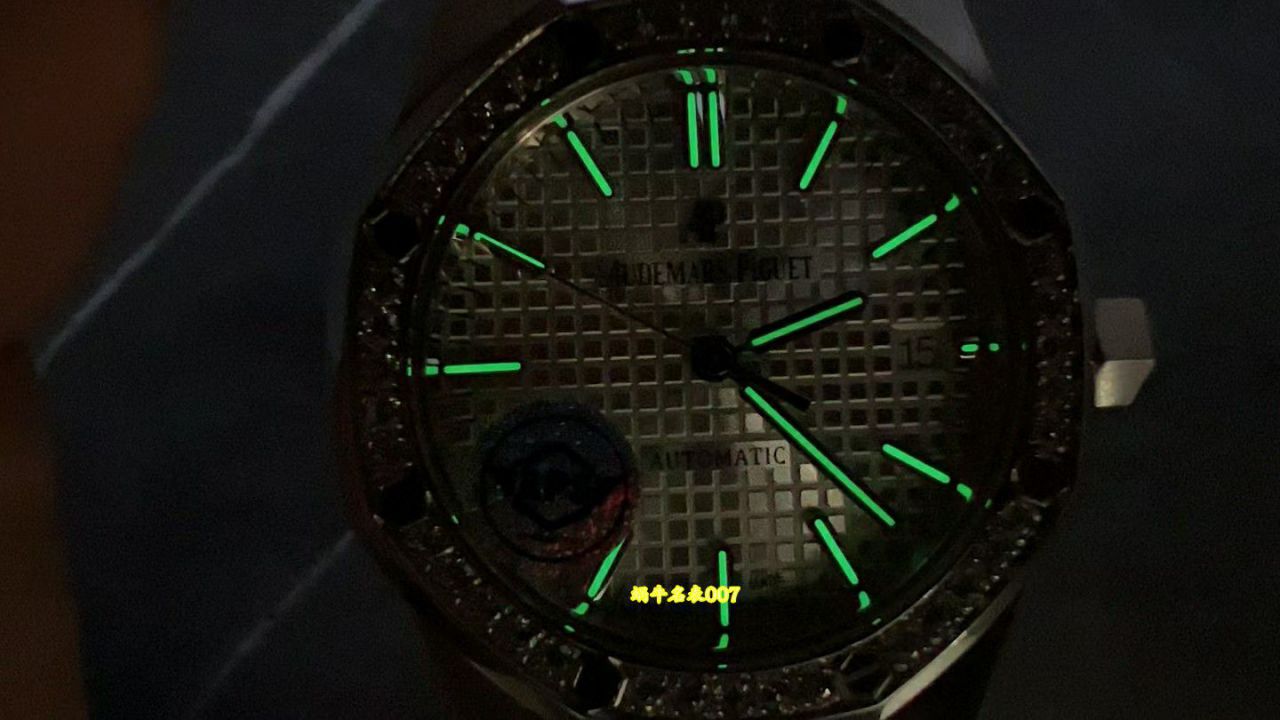 APS爱彼皇家橡树系列15451ST.ZZ.D011CR.01顶级复刻手表白面钢带腕表 / AP378