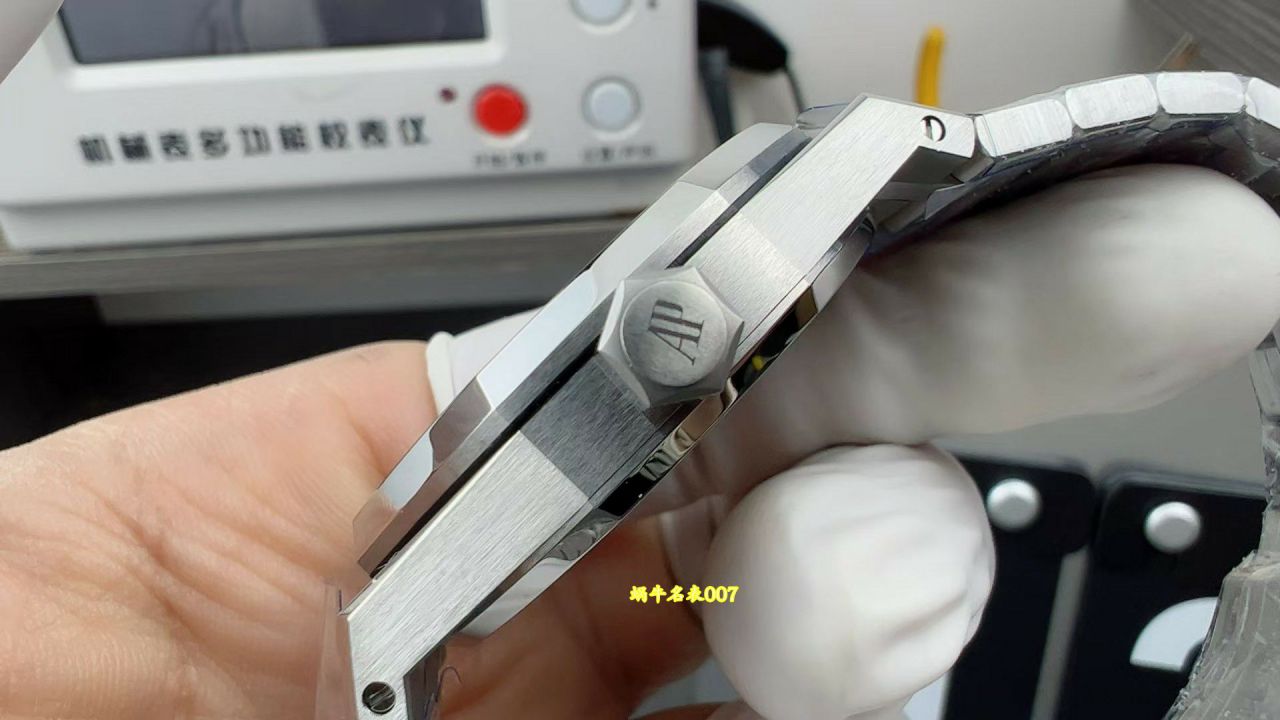 APS厂一体机爱彼皇家橡树系列15451ST.ZZ.1256ST.03腕表 / AP379