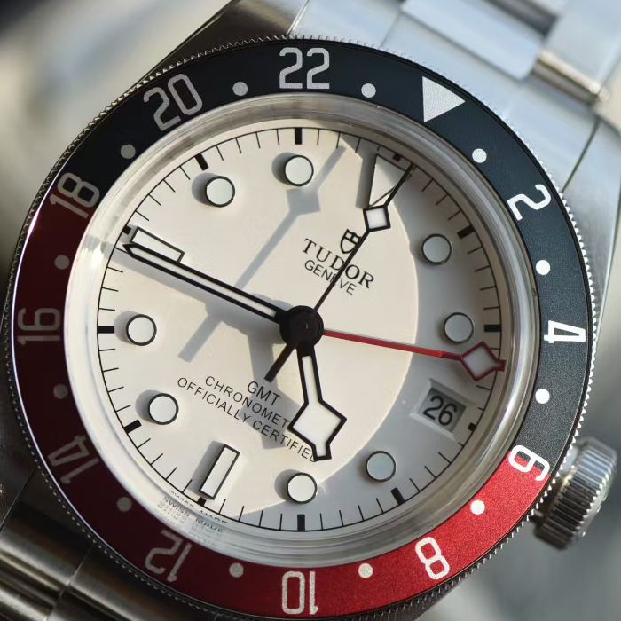 ZF帝舵碧湾可乐圈M79830RB-0010腕表