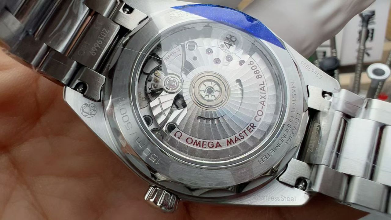 VS铁霸欧米茄海马系列235.10.38.20.06.001腕表 /  