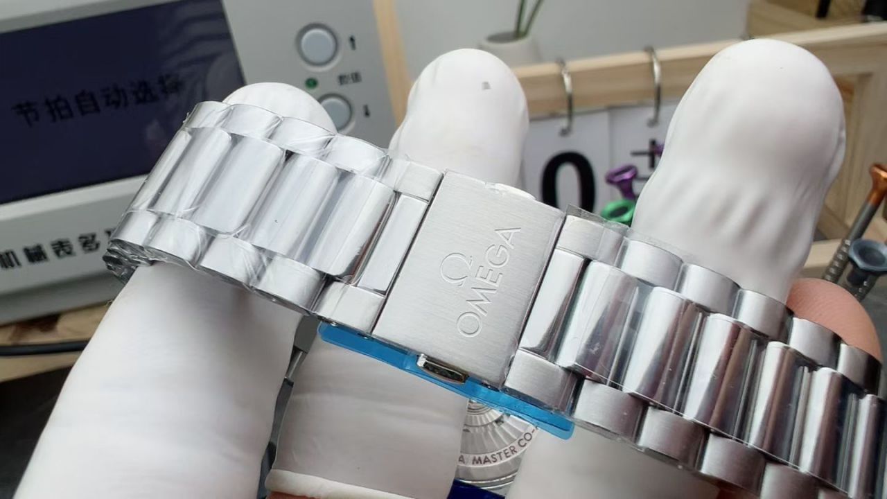 VS铁霸欧米茄海马系列235.10.38.20.06.001腕表 /  