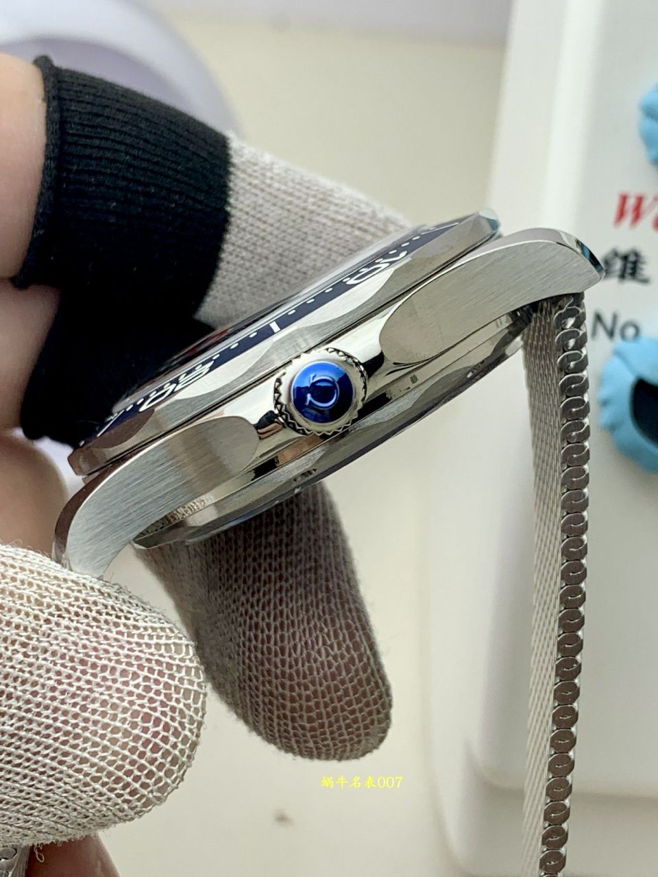 VS欧米茄海马系列210.30.42.20.03.002腕表(詹姆斯·邦德六十周年纪念) /  