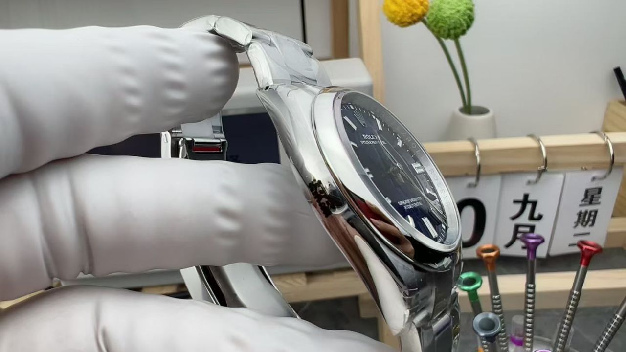 VS劳力士蚝式恒动系列126000-0015腕表 /  