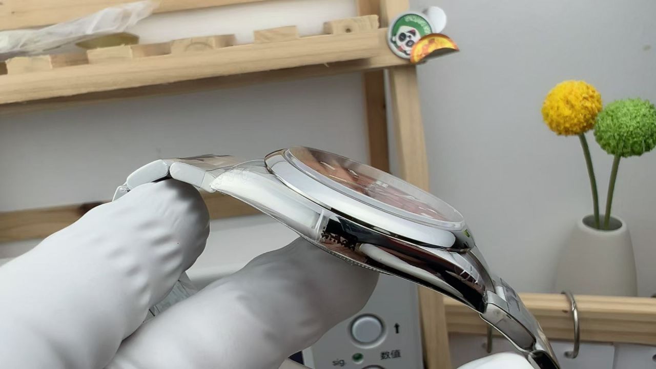 VS劳力士蚝式恒动系列m124300-0007腕表 /  