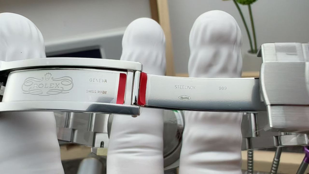 VS劳力士蚝式恒动系列m124300-0007腕表 /  