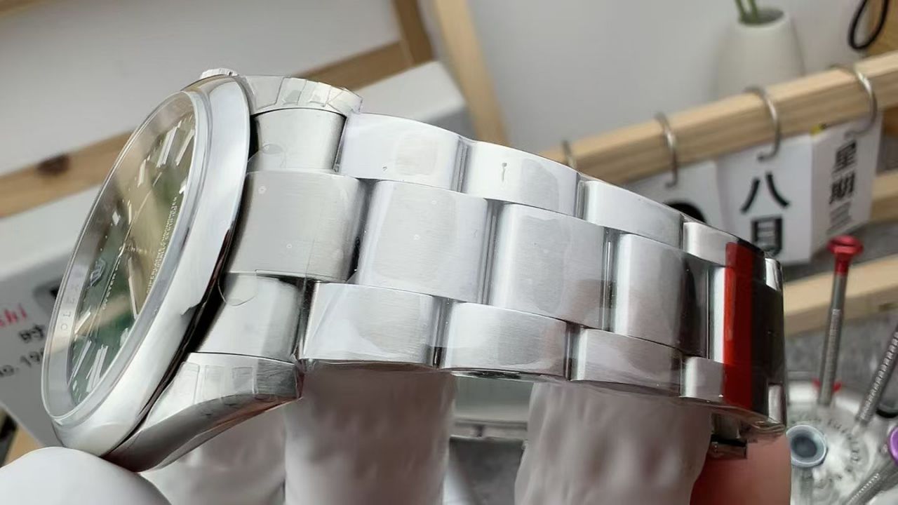 VS劳力士蚝式恒动系列134300-0004腕表 /  