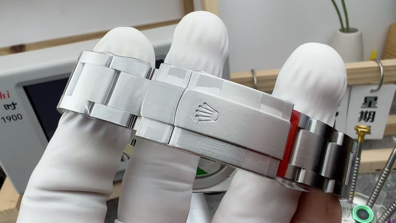 VS劳力士蚝式恒动系列134300-0001腕表 /  