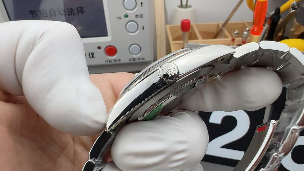 VS劳力士蚝式恒动系列134300-0008腕表 /  