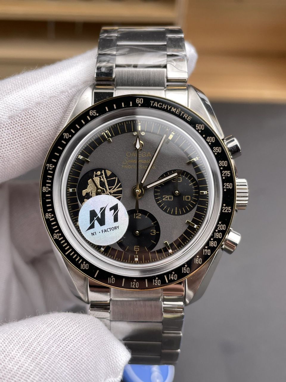 N1欧米茄超霸系列310.20.42.50.01.001腕表(“阿波罗11号”50周年限量版) /  