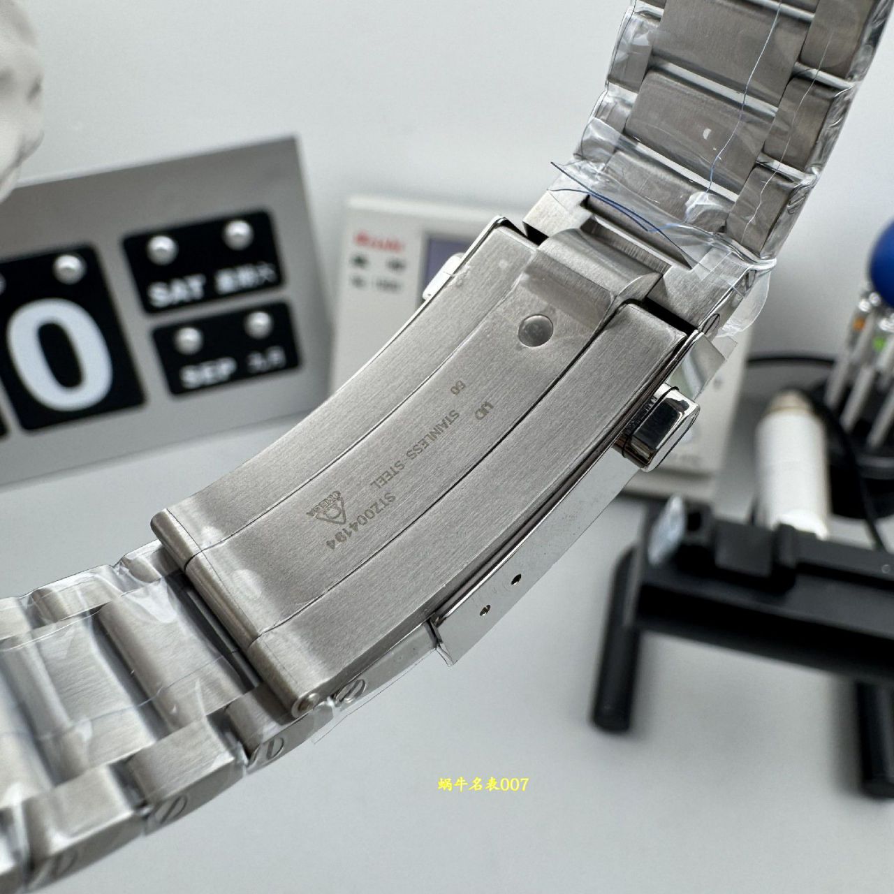 N1欧米茄超霸系列310.32.42.50.02.001腕表(史努比奖”50周年纪念腕表) /  