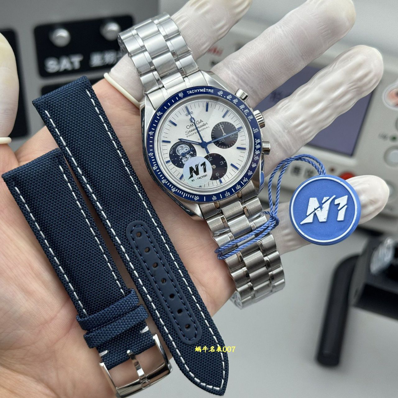 N1欧米茄超霸系列310.32.42.50.02.001腕表(史努比奖”50周年纪念腕表) /  