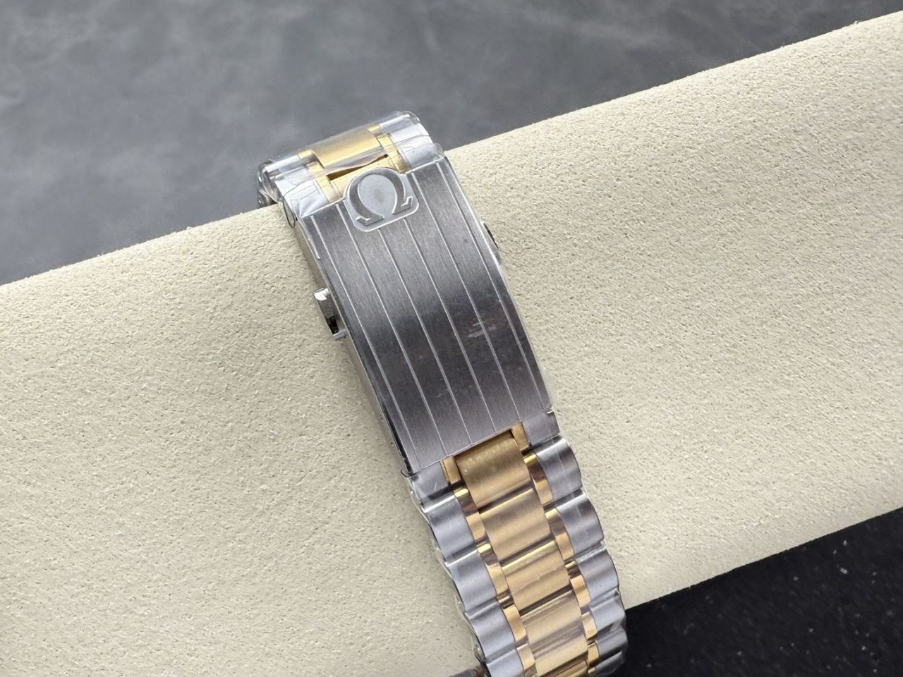 N1欧米茄超霸系列310.60.42.50.02.001腕表 /  