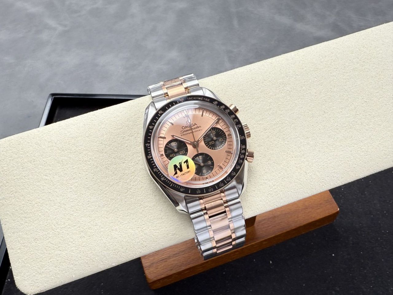 N1欧米茄超霸系列310.20.42.50.99.001腕表 /  