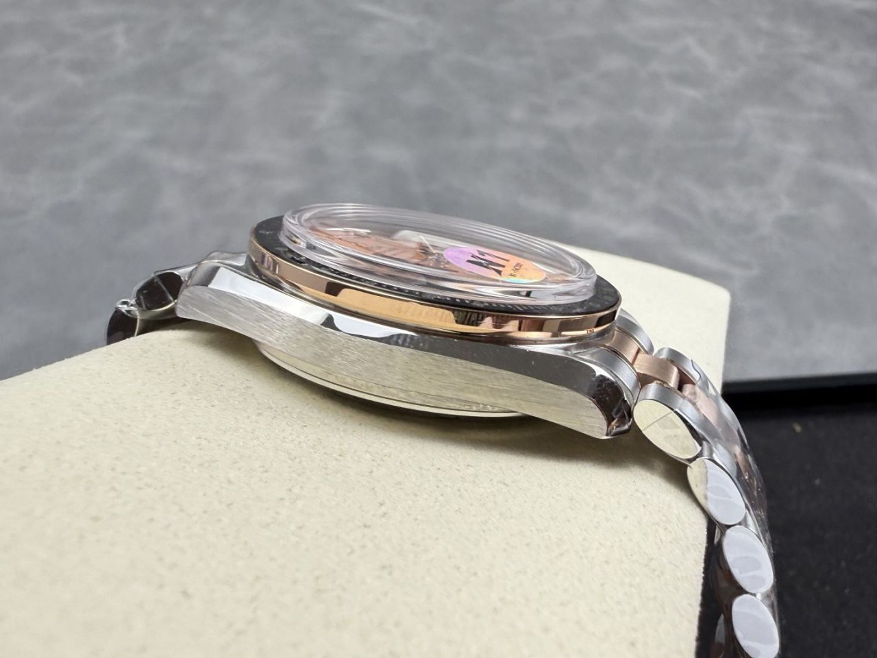 N1欧米茄超霸系列310.20.42.50.99.001腕表 /  