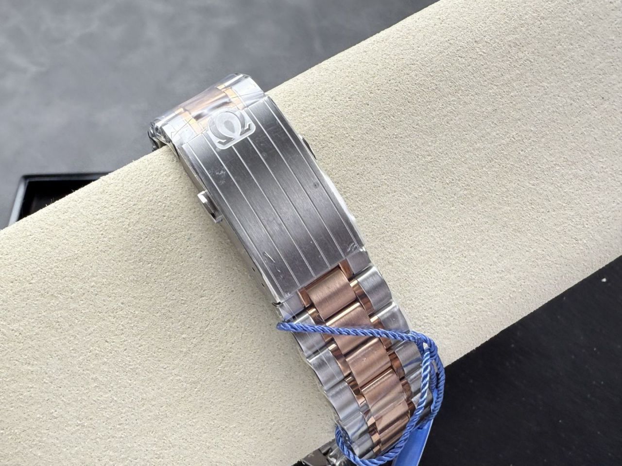 N1欧米茄超霸系列310.20.42.50.99.001腕表 /  