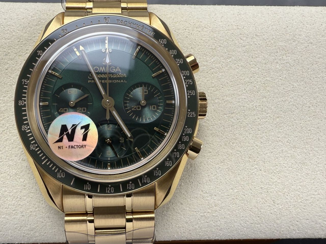 N1欧米茄超霸系列310.60.42.50.10.001腕表 /  