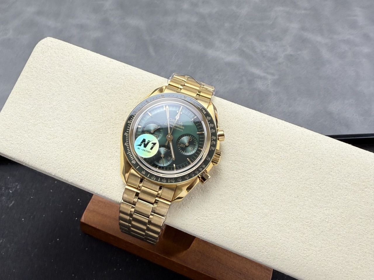 N1欧米茄超霸系列310.60.42.50.10.001腕表 /  