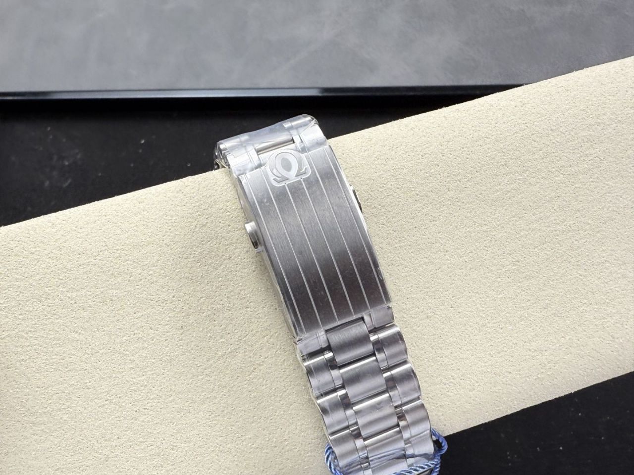 N1欧米茄超霸系列310.30.42.50.01.001腕表 /  