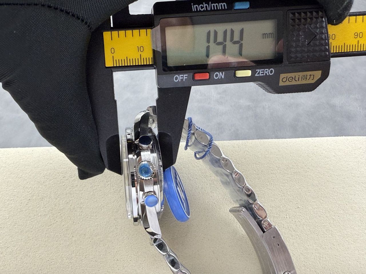 N1欧米茄超霸系列310.30.42.50.01.001腕表 /  