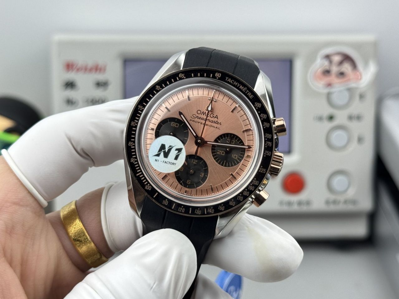 N1欧米茄超霸系列310.23.42.50.99.001腕表 /  