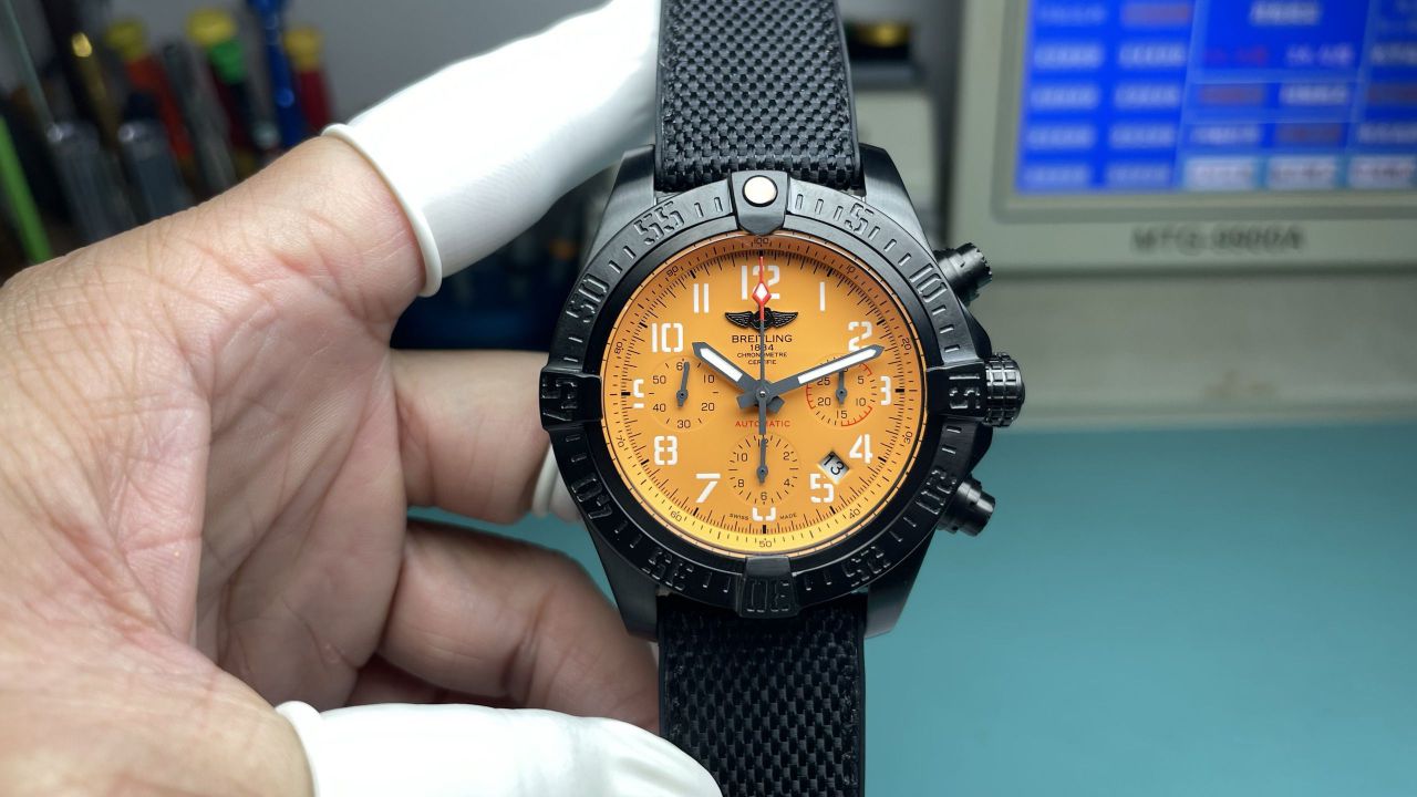 BLS百年灵黄狼复仇者系列XB0180E4.I534.253S.X20D.4腕表