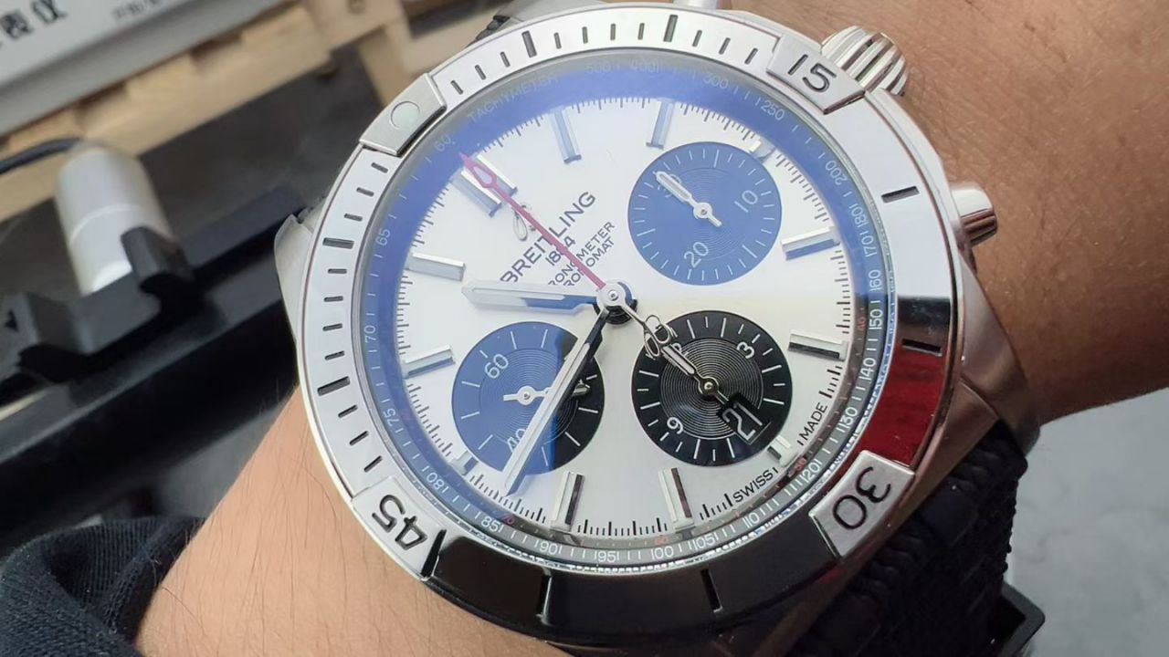 BLS百年灵机械计时系列AB0134101G1S2腕表 /  