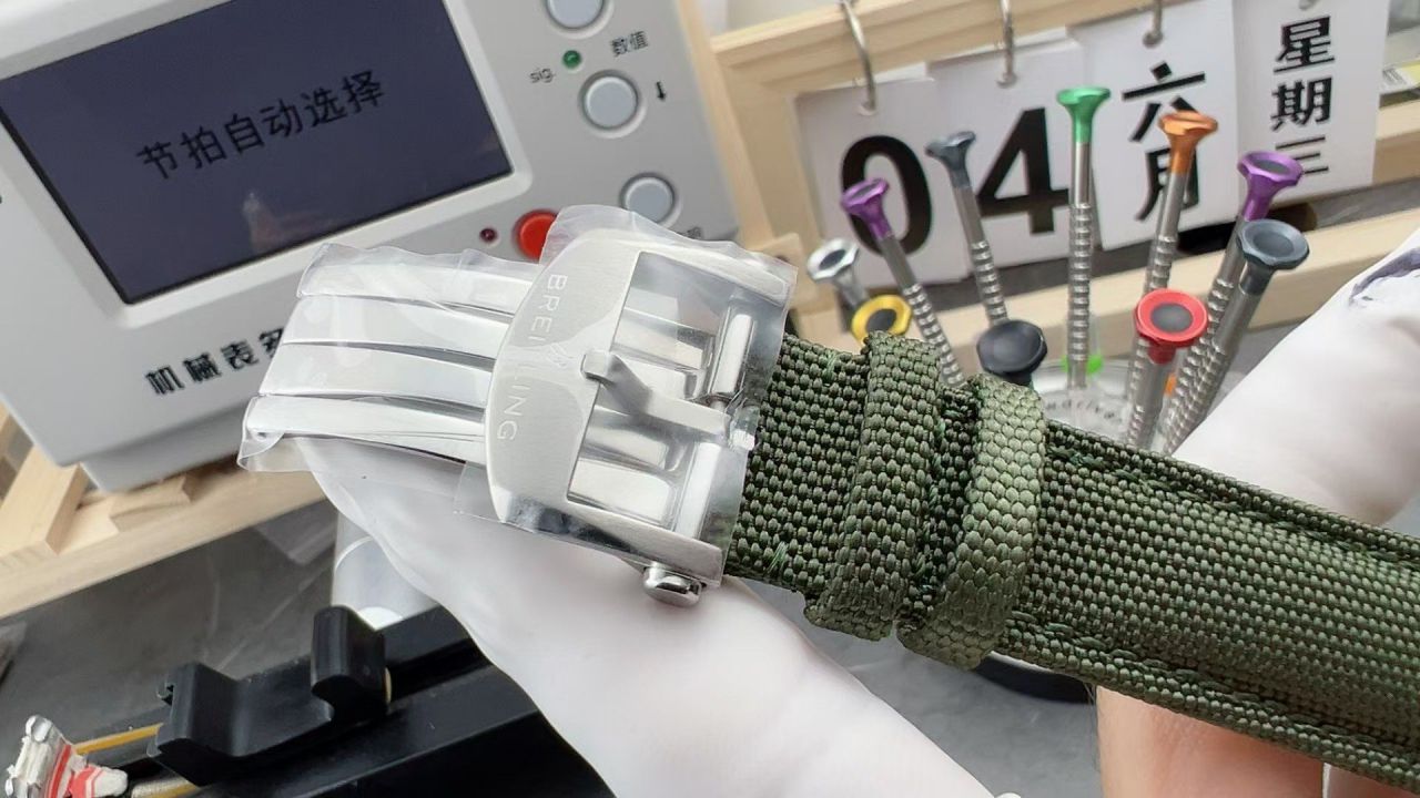 BLS百年灵复仇者系列A17328101L1X1腕表 /  