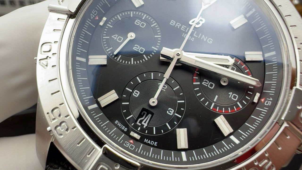 BLS百年灵复仇者系列AB01821A1B1X1腕表 /  