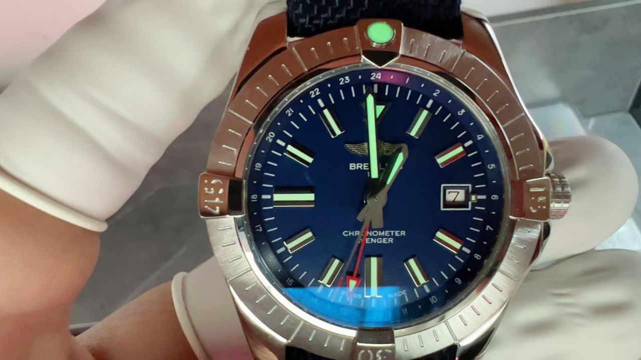 BLS百年灵复仇者系列A32395101C1X1腕表 /  