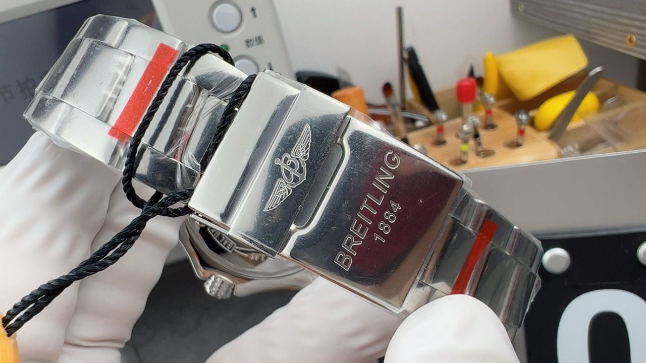 BLS百年灵复仇者系列A1733110.BC30.169A腕表 /  