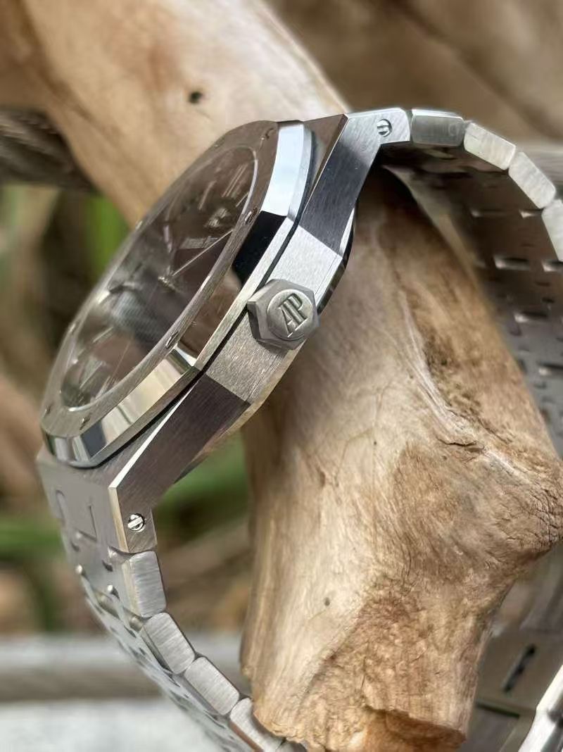 VS爱彼皇家橡树系列15500ST.OO.1220ST.01腕表 /  