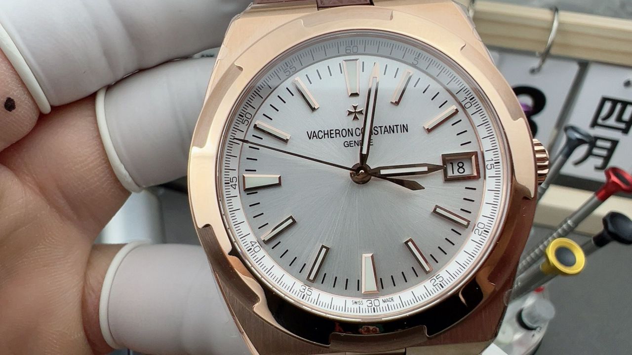 8F江诗丹顿纵横四海系列4500V/000R-B127腕表