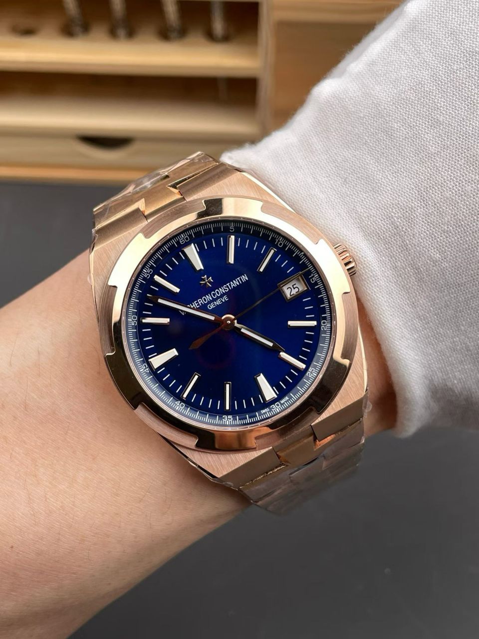 8F江诗丹顿纵横四海系列4600V/200R-B979腕表 /  