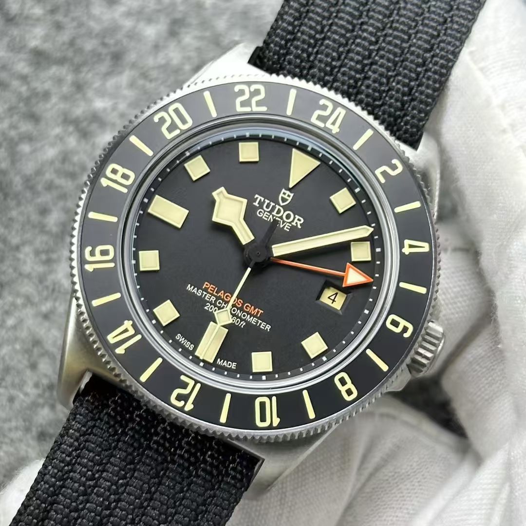 M+帝舵领潜型系列M2542G257NU-0002腕表