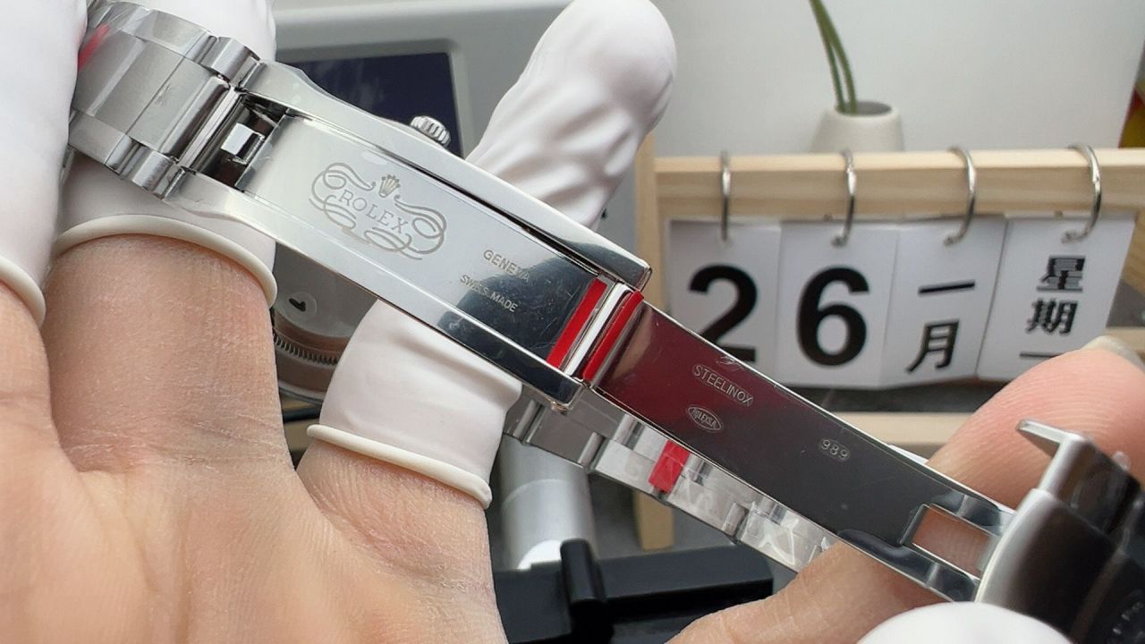 vs劳力士蚝式恒动气球泡泡m124300-0008（41毫米）腕表 /  