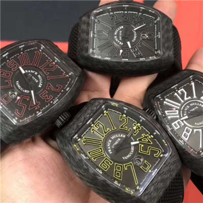 法穆兰FRANCK MULLER复刻高仿再创新作V45在夜幕低垂之时，Vanguard Carbon  fibre 展现充满未来感的外型，令人耳目一新