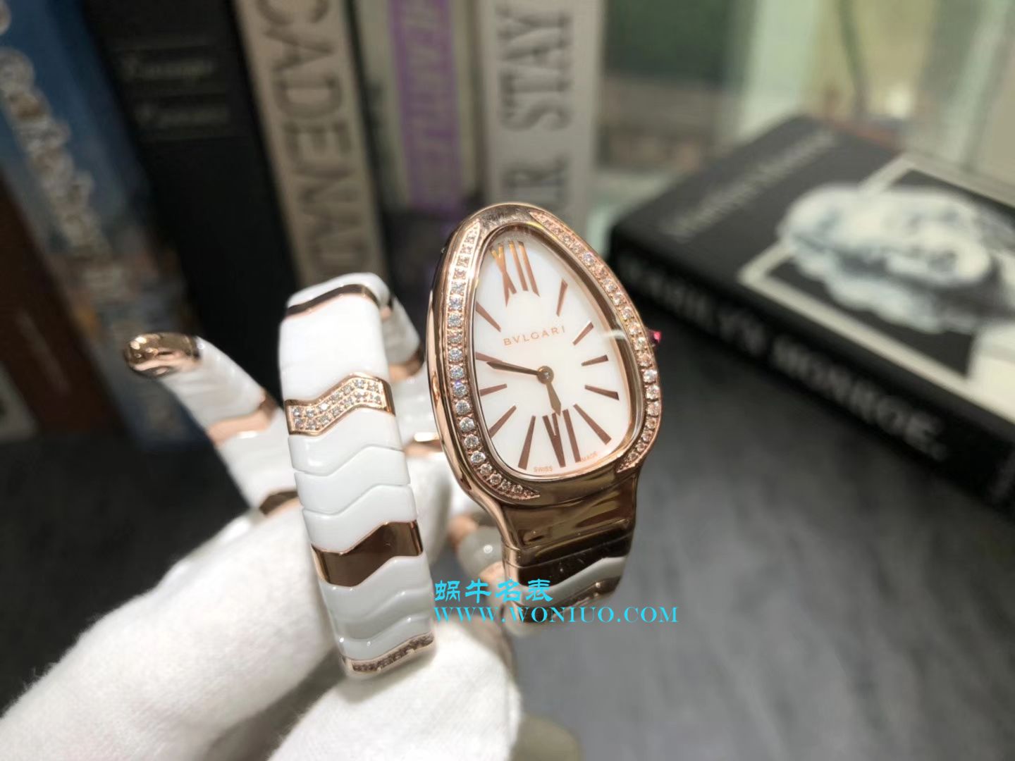 宝格丽Serpenti Spiga系列腕表集女性制表工艺之大成蛇形腕表 / BG005