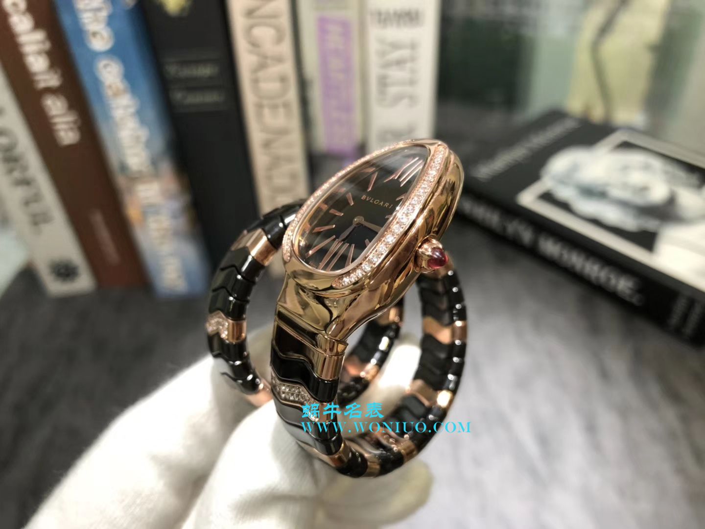 宝格丽Serpenti Spiga系列腕表集女性制表工艺之大成蛇形腕表 / BG005