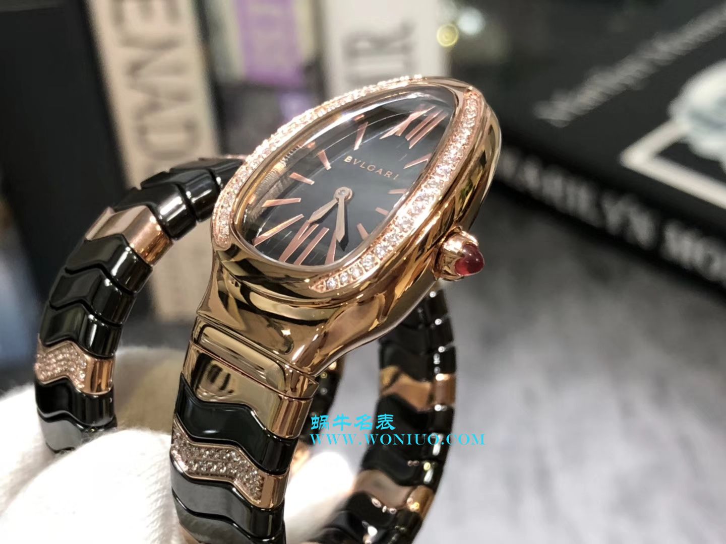 宝格丽Serpenti Spiga系列腕表集女性制表工艺之大成蛇形腕表 / BG005