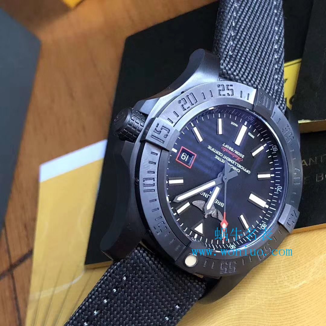 原单新款，百年灵复仇者黑鸟，44mm，原厂钛金属表壳 / BL087