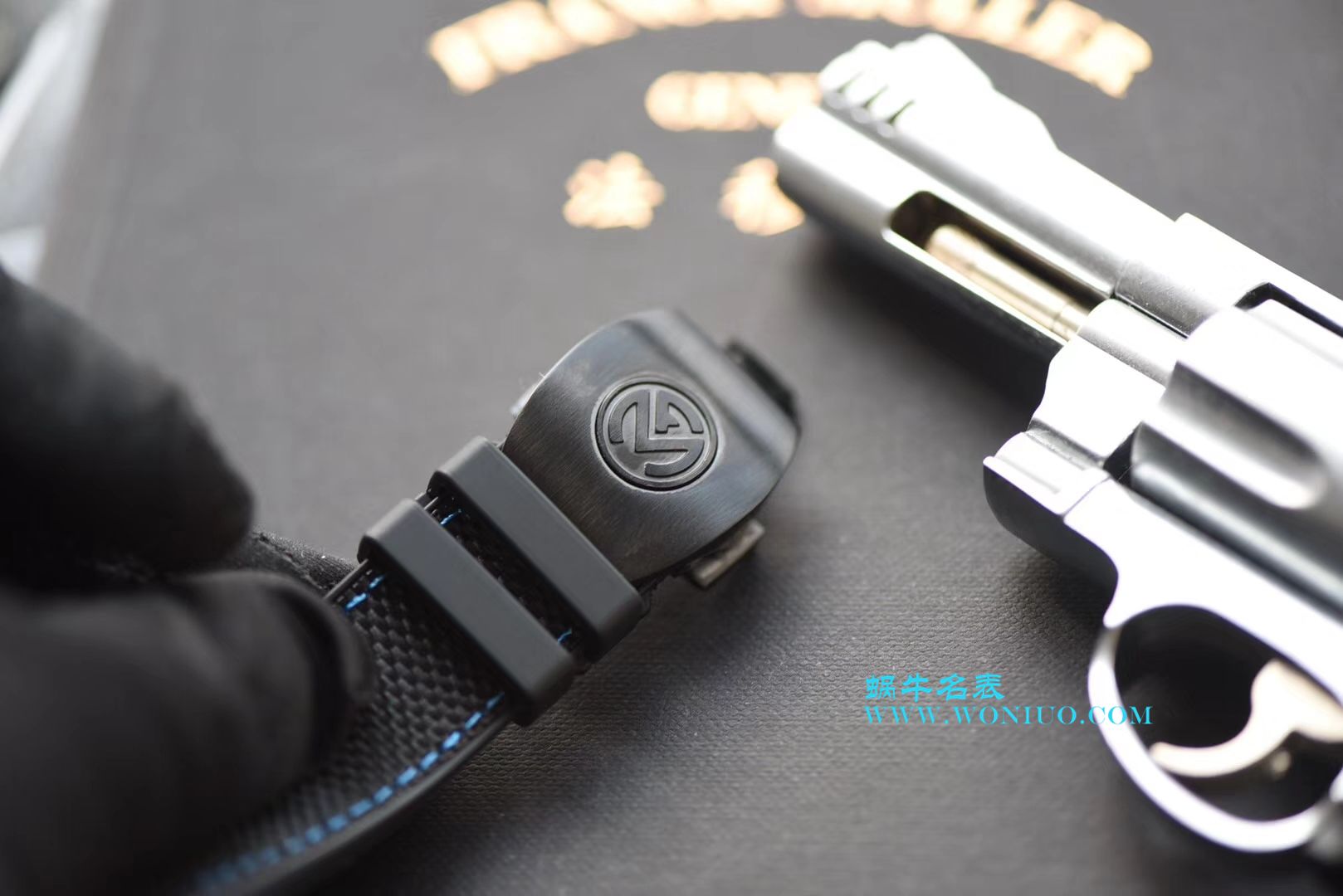 法穆兰FRANCK MULLER复刻高仿再创新作V45在夜幕低垂之时，Vanguard Carbon  fibre 展现充满未来感的外型，令人耳目一新 / FL026