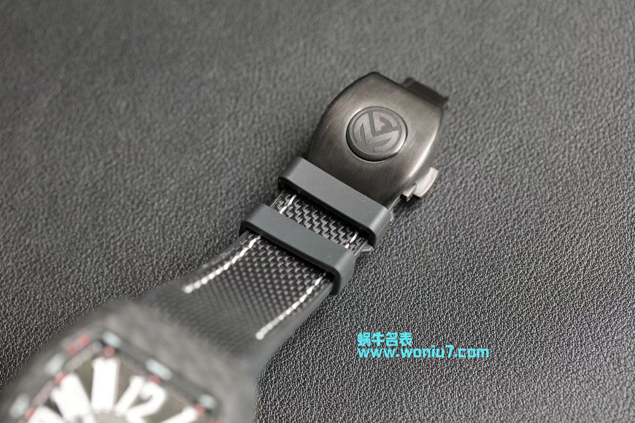 法穆兰FRANCK MULLER复刻高仿再创新作V45在夜幕低垂之时，Vanguard Carbon  fibre 展现充满未来感的外型，令人耳目一新 / FL026