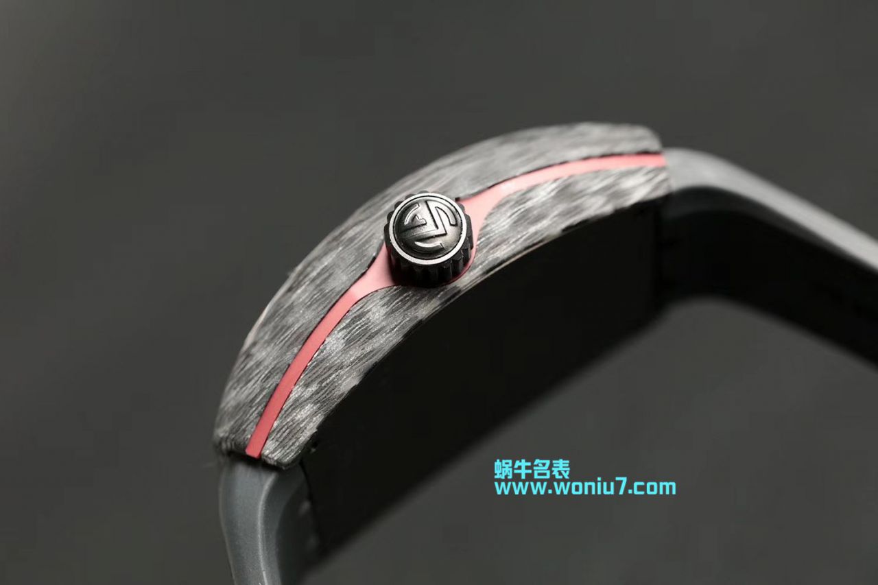 法穆兰FRANCK MULLER复刻高仿再创新作V45在夜幕低垂之时，Vanguard Carbon  fibre 展现充满未来感的外型，令人耳目一新 / FL026