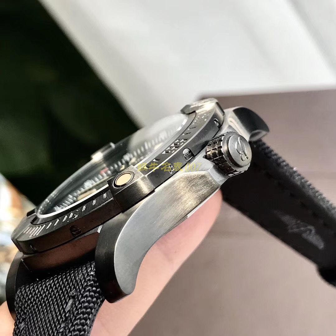 原单新款，百年灵复仇者黑鸟，44mm，原厂钛金属表壳 / BL087