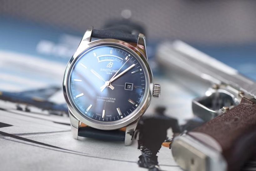 【视频评测复刻表和正品表的区别】V7出品百年灵越洋系列星期日历款超级副本 / BL100