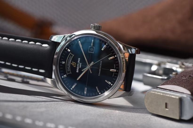 【视频评测复刻表和正品表的区别】V7出品百年灵越洋系列星期日历款超级副本 / BL100