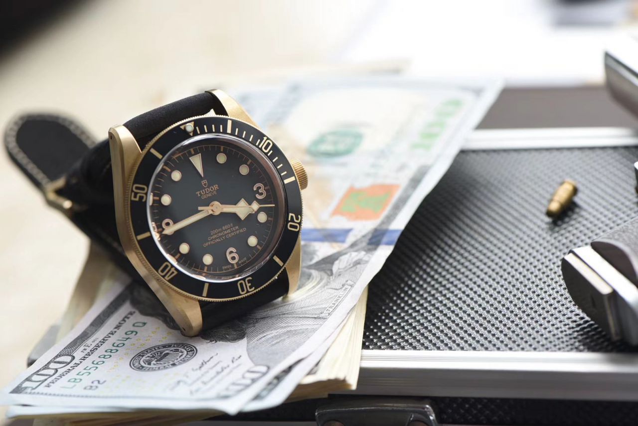 【视频评测什么是复刻手表价格】XF 新品首发贝克汉姆同款最新帝驼碧湾青铜型－小铜盾M79250BA-0001腕表 / FK03