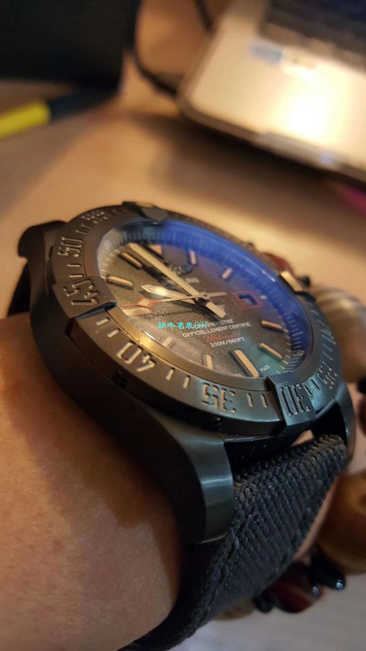 原单新款，百年灵复仇者黑鸟，44mm，原厂钛金属表壳 / BL087