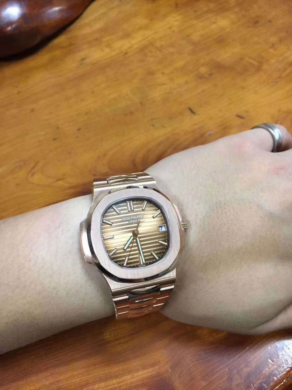 【独家视频测评PF一比一超A高仿手表】百达翡丽运动系列5711/1A 010 不锈钢腕表(鹦鹉螺) 